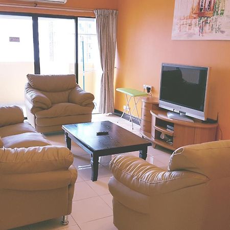 Marina Court Kota Kinabalu- Bigger Group Stay Together- 6 Bedroom Apartments Exterior photo