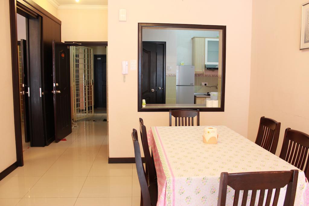Marina Court Kota Kinabalu- Bigger Group Stay Together- 6 Bedroom Apartments Room photo