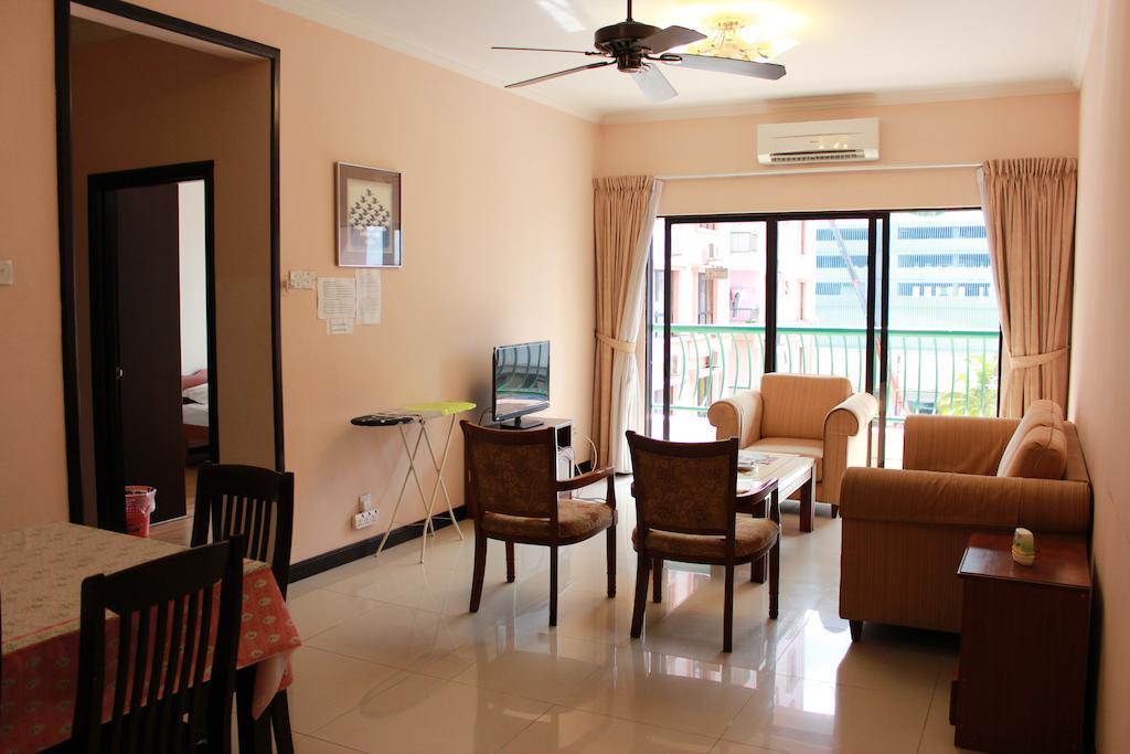 Marina Court Kota Kinabalu- Bigger Group Stay Together- 6 Bedroom Apartments Room photo