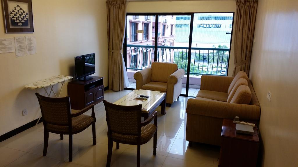 Marina Court Kota Kinabalu- Bigger Group Stay Together- 6 Bedroom Apartments Room photo