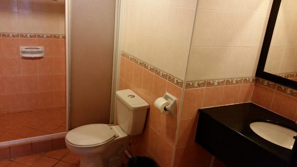 Marina Court Kota Kinabalu- Bigger Group Stay Together- 6 Bedroom Apartments Room photo