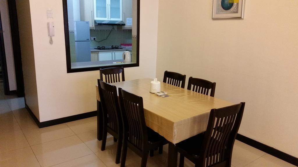 Marina Court Kota Kinabalu- Bigger Group Stay Together- 6 Bedroom Apartments Room photo