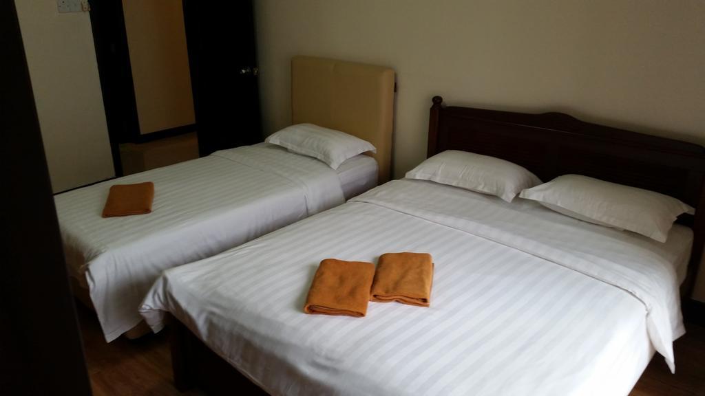 Marina Court Kota Kinabalu- Bigger Group Stay Together- 6 Bedroom Apartments Room photo
