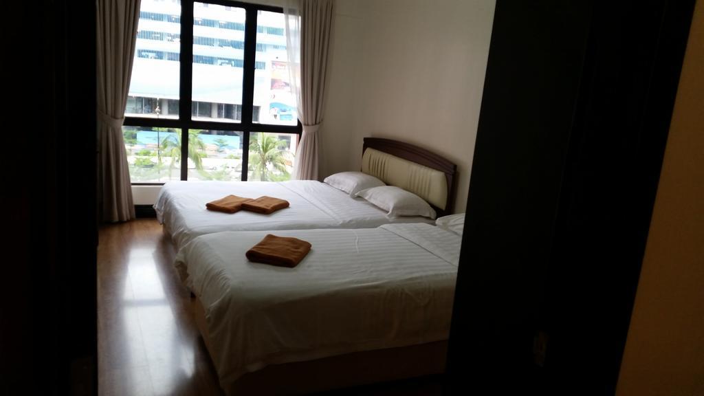 Marina Court Kota Kinabalu- Bigger Group Stay Together- 6 Bedroom Apartments Room photo