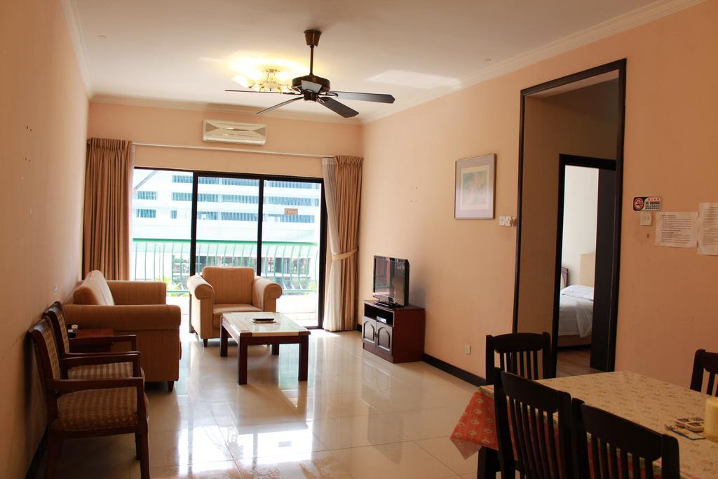 Marina Court Kota Kinabalu- Bigger Group Stay Together- 6 Bedroom Apartments Exterior photo